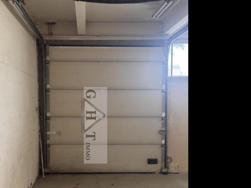 Entrepôt - 1 350 m²