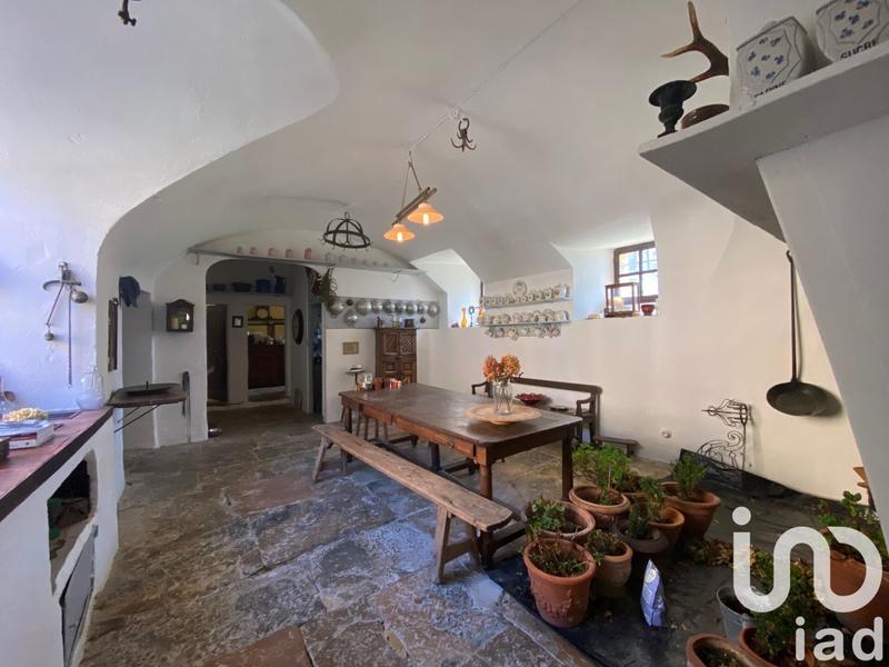 Château - 1 380 m² - 30 pièces