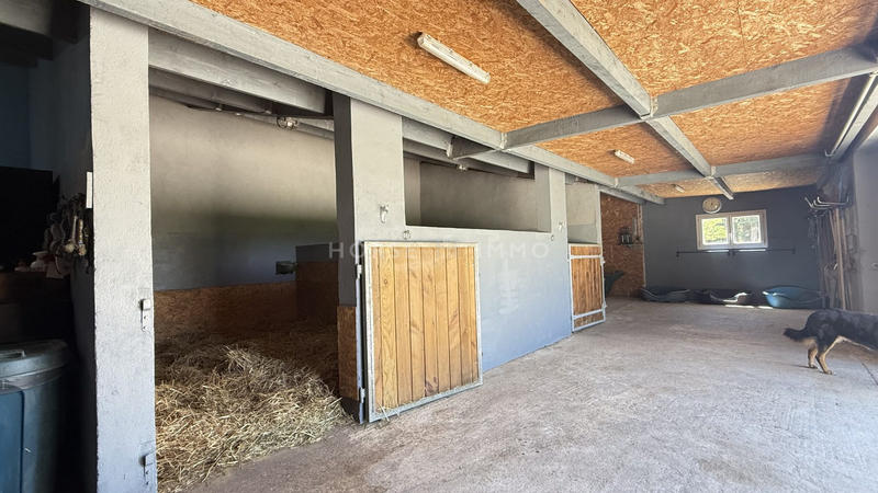 Maison - 220 m² - 7 pièces