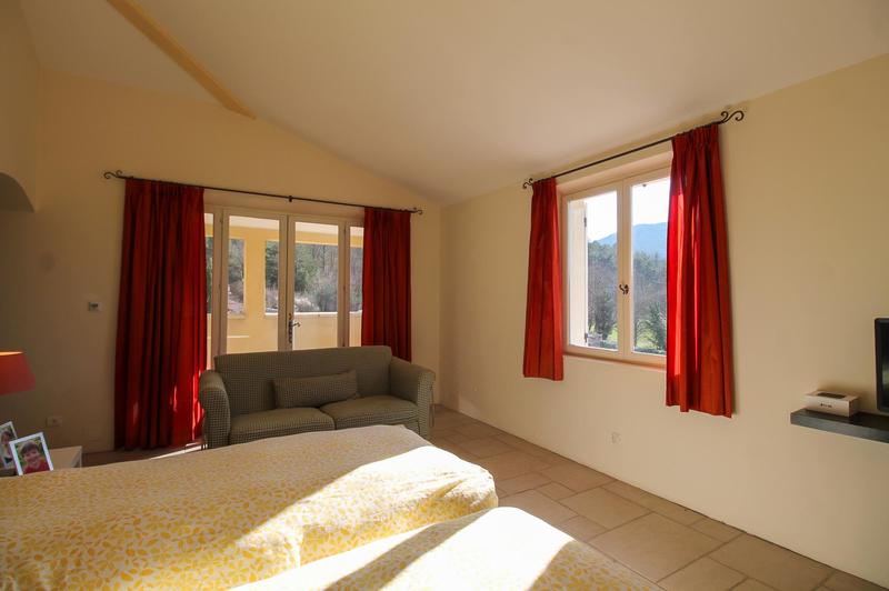 Villa - 245 m² - 7 pièces