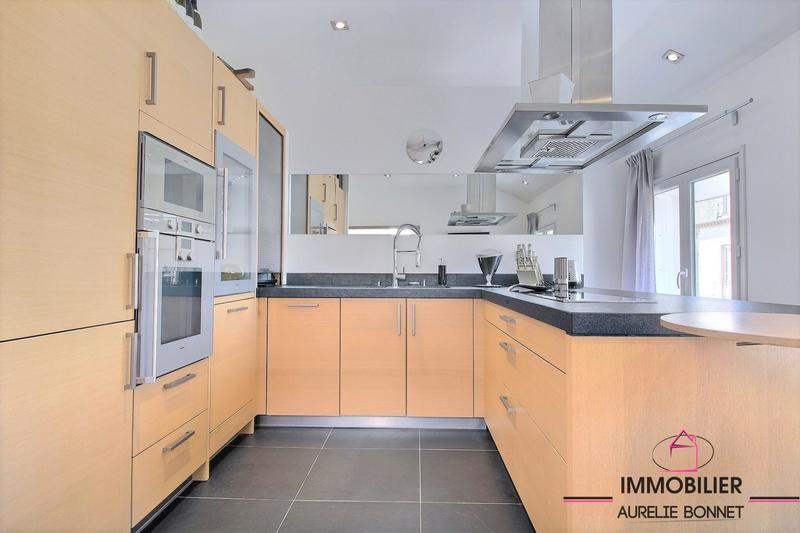 Maison - 241 m² - 7 pièces