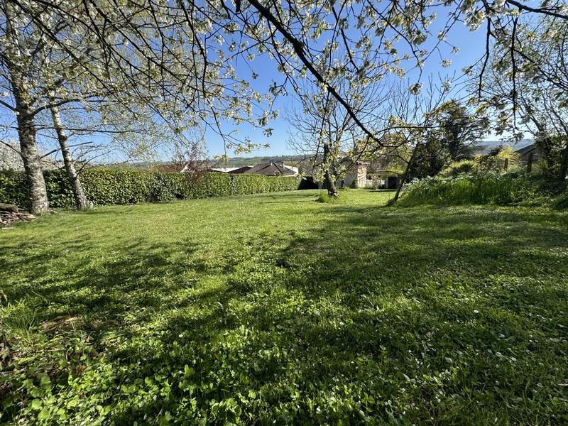 Terrain constructible - 1 800 m²