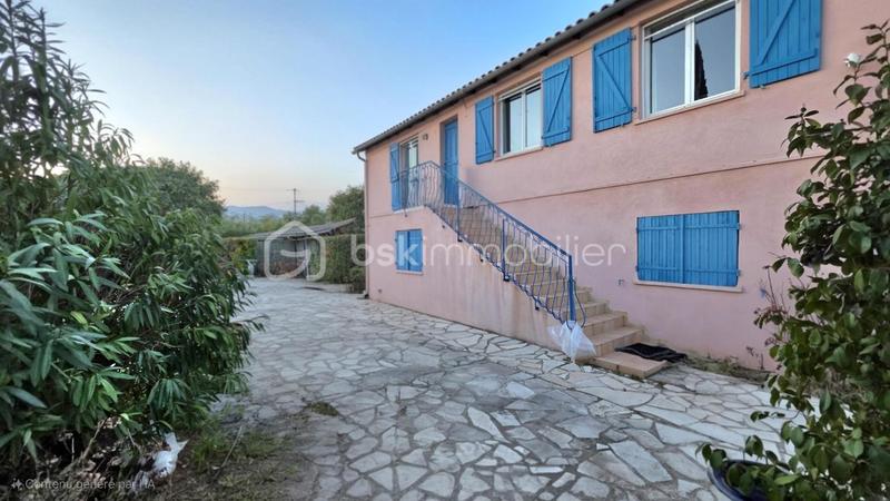 Maison traditionnelle - 140 m² - 6 pièces