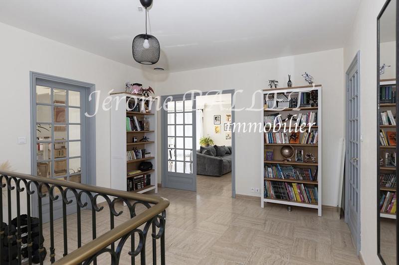 Maison - 180 m² - 6 pièces