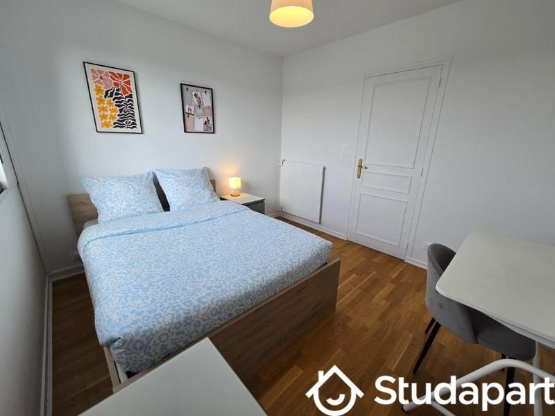 Chambre - 11 m² - 1 pièce