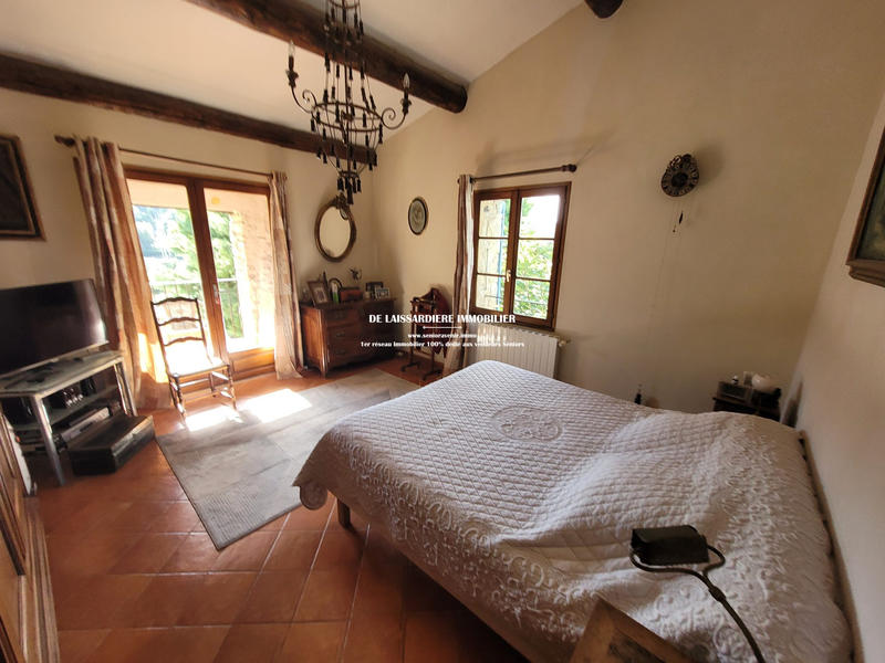 Villa - 260 m² - 9 pièces