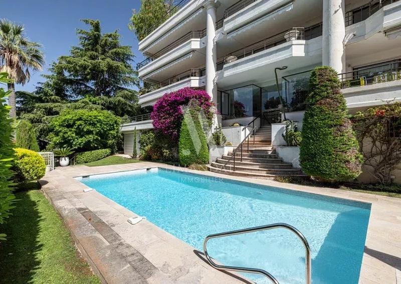 Appartement - 250 m² - 6 pièces