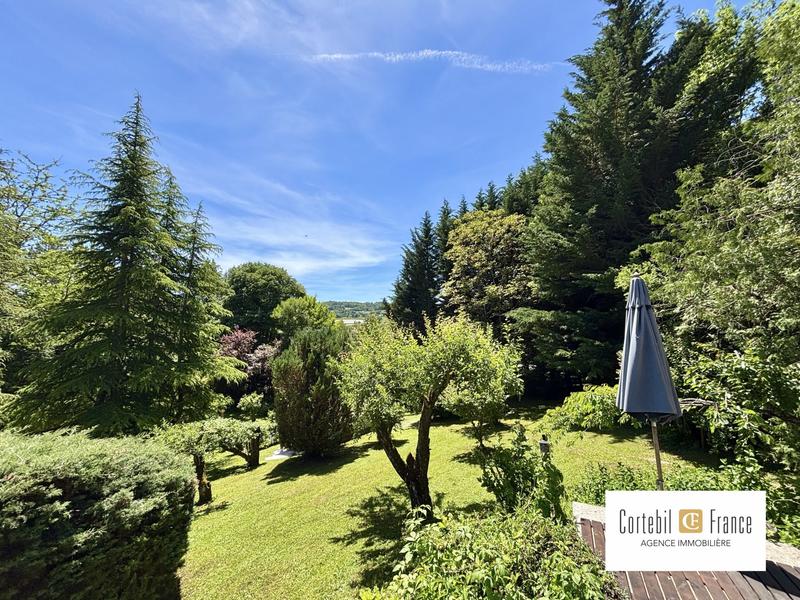 Villa - 251 m² - 8 pièces