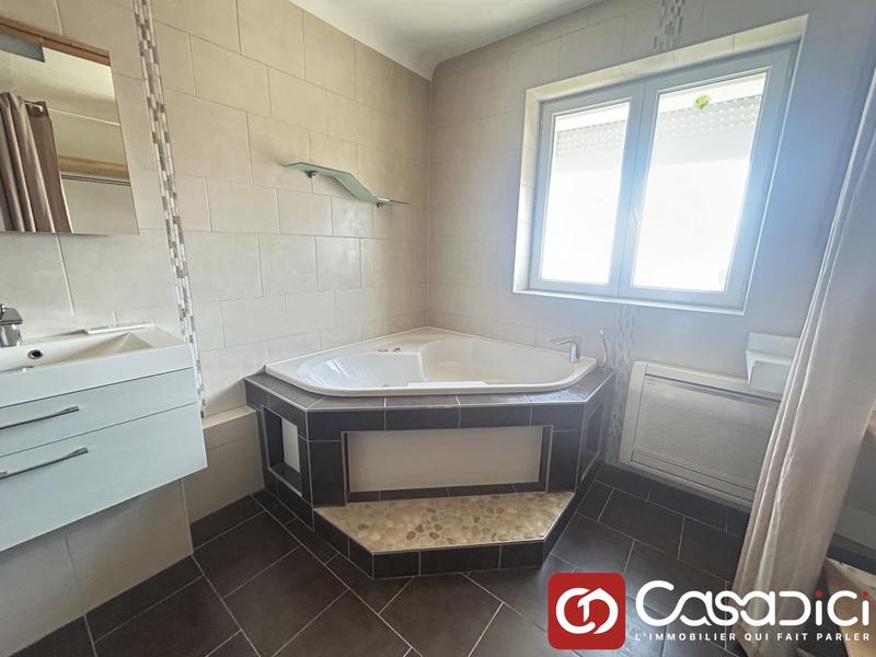 Maison - 92 m² - 5 pièces