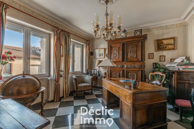 Maison - 370 m² - 9 pièces