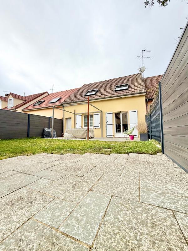 Maison - 94 m² - 5 pièces