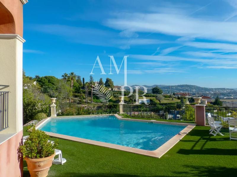 Villa - 220 m² - 8 pièces