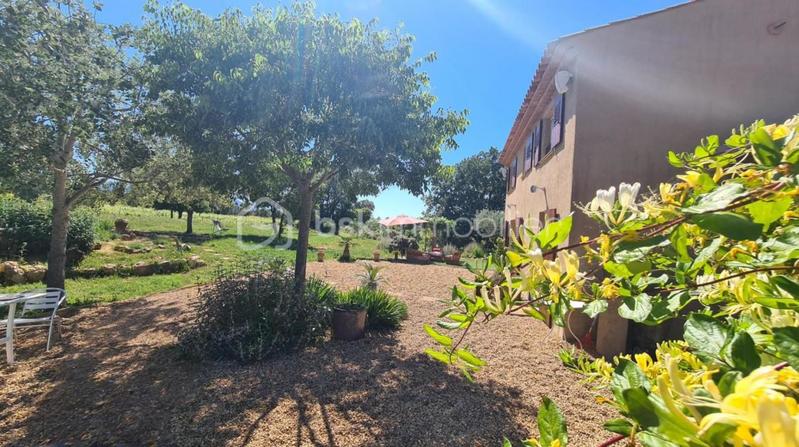 Propriété - 162 m² - 6 pièces