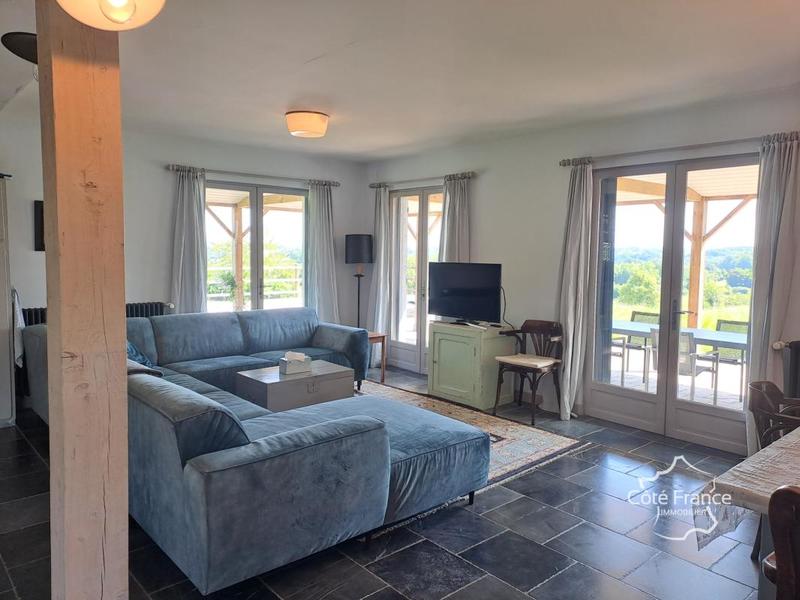 Maison - 230 m² - 9 pièces