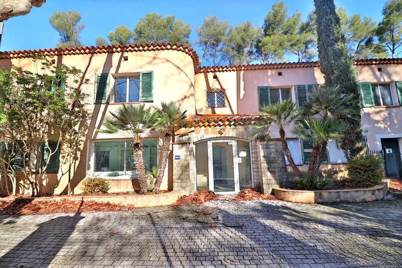 Local commercial - 814 m² - 20 pièces