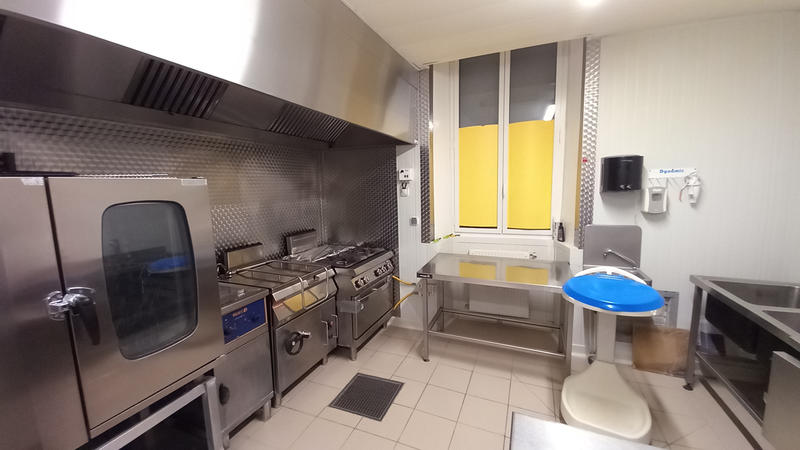 Local commercial - 1 082 m²