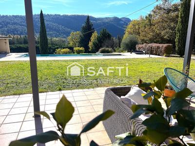 Maison - 245 m² - 8 pièces