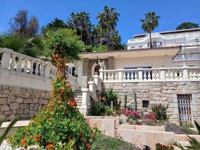 Villa - 140 m² - 6 pièces