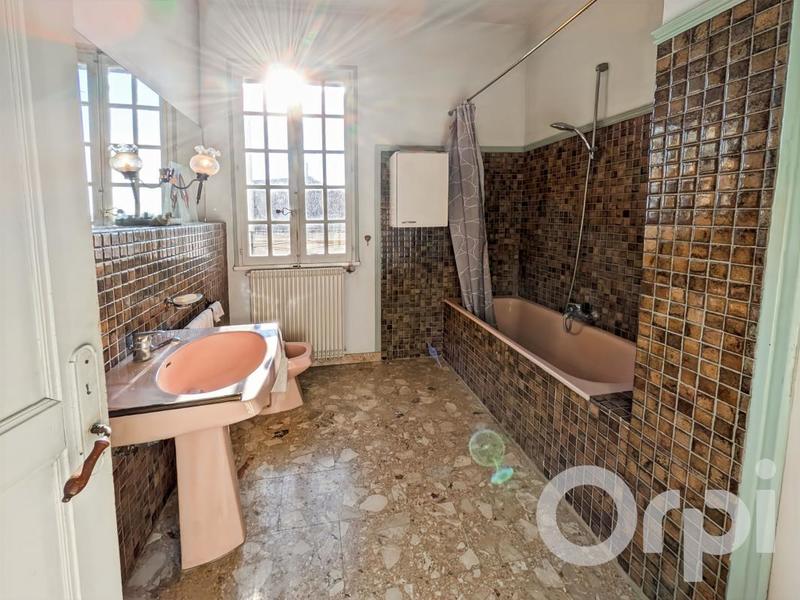 Maison - 285 m² - 9 pièces