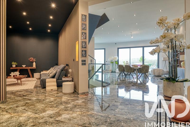 Maison - 350 m² - 10 pièces