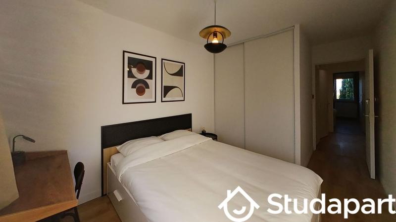 Chambre - 77 m² - 1 pièce