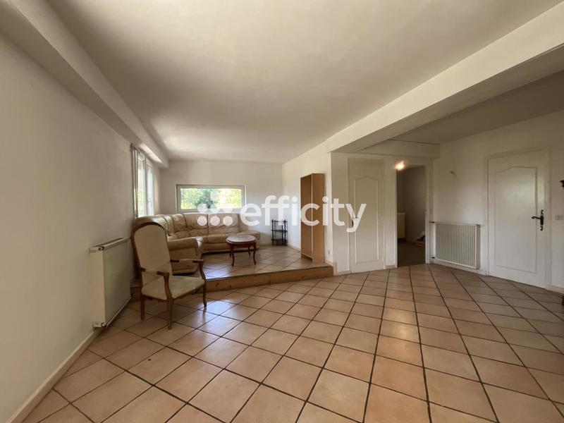 Maison - 215 m² - 11 pièces