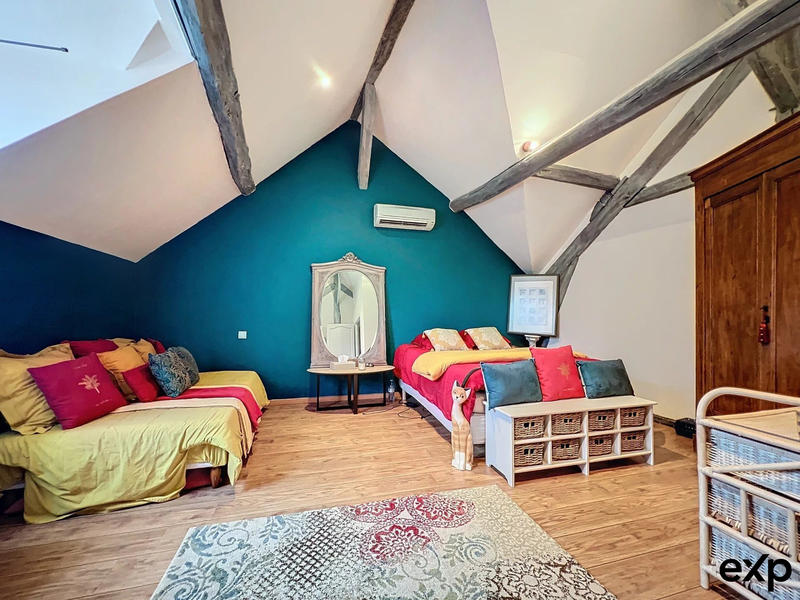 Maison - 285 m² - 8 pièces