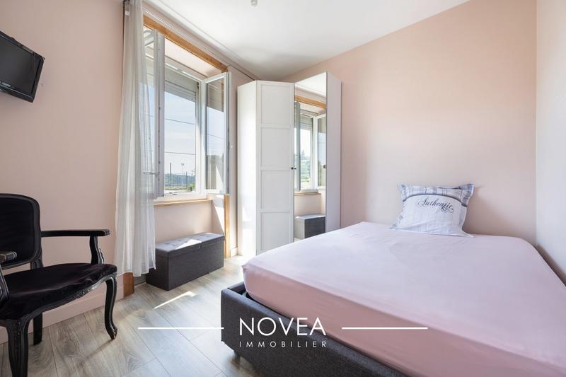 Maison traditionnelle - 259 m² - 8 pièces