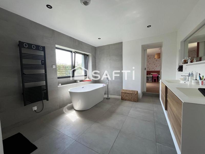 Villa - 302 m² - 6 pièces