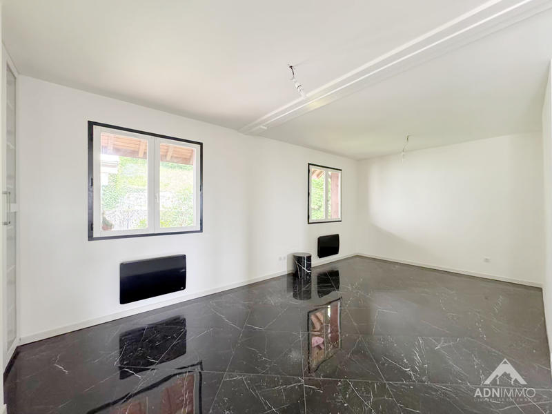 Maison - 204 m² - 5 pièces