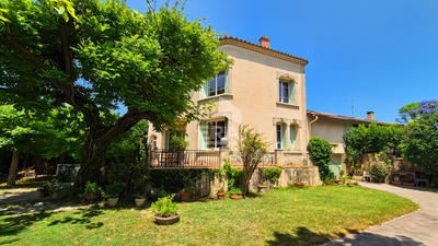 Maison - 180 m² - 9 pièces