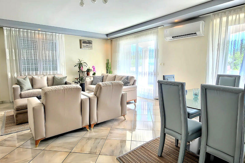 Maison - 140 m² - 6 pièces