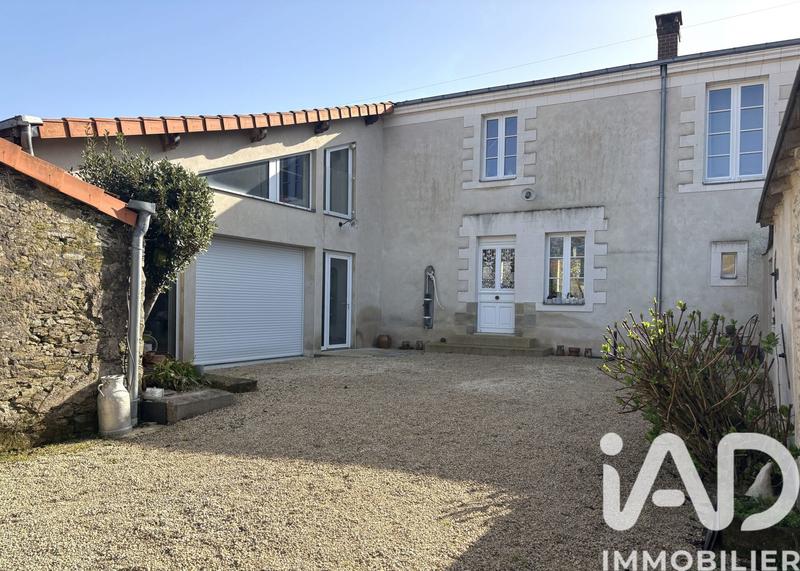 Maison - 245 m² - 8 pièces