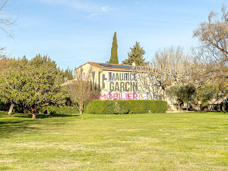 Maison traditionnelle - 260 m² - 7 pièces