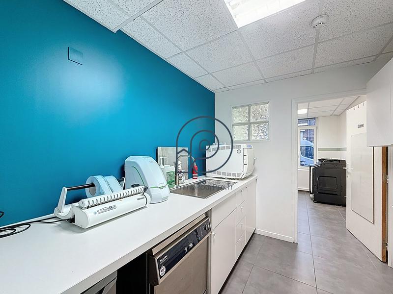 Local d'activités - 167 m²