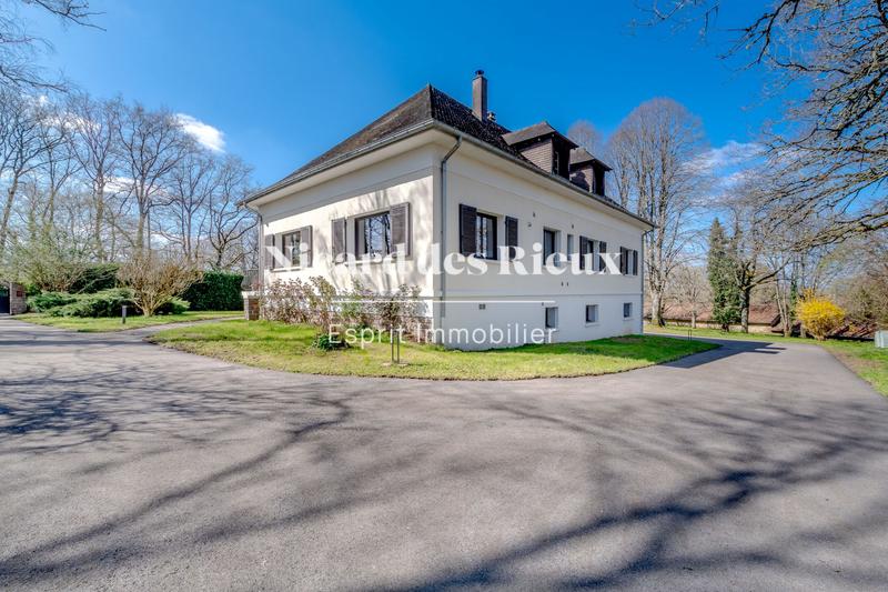 Maison - 260 m² - 7 pièces