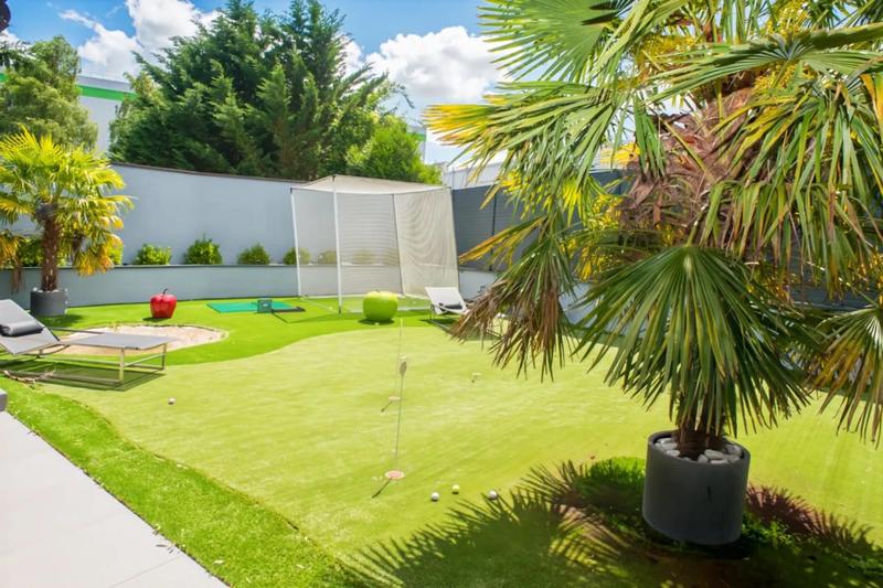 Demeure - 390 m² - 10 pièces