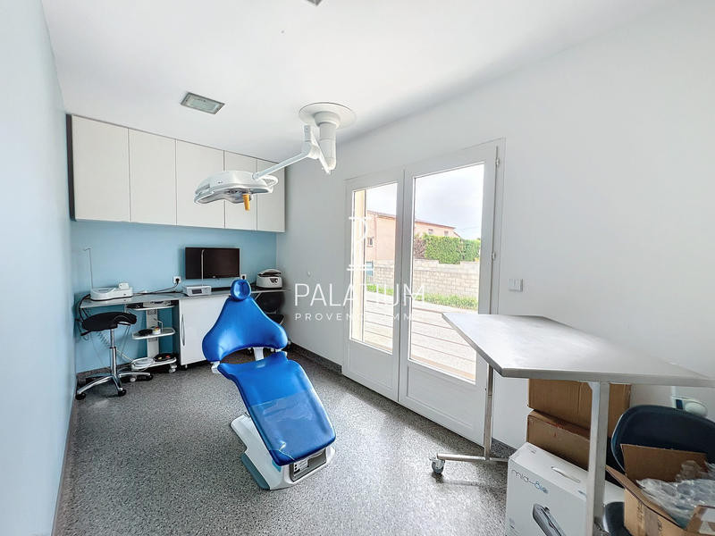 Local commercial - 92 m² - 4 pièces