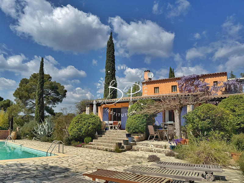 Maison - 301 m² - 13 pièces