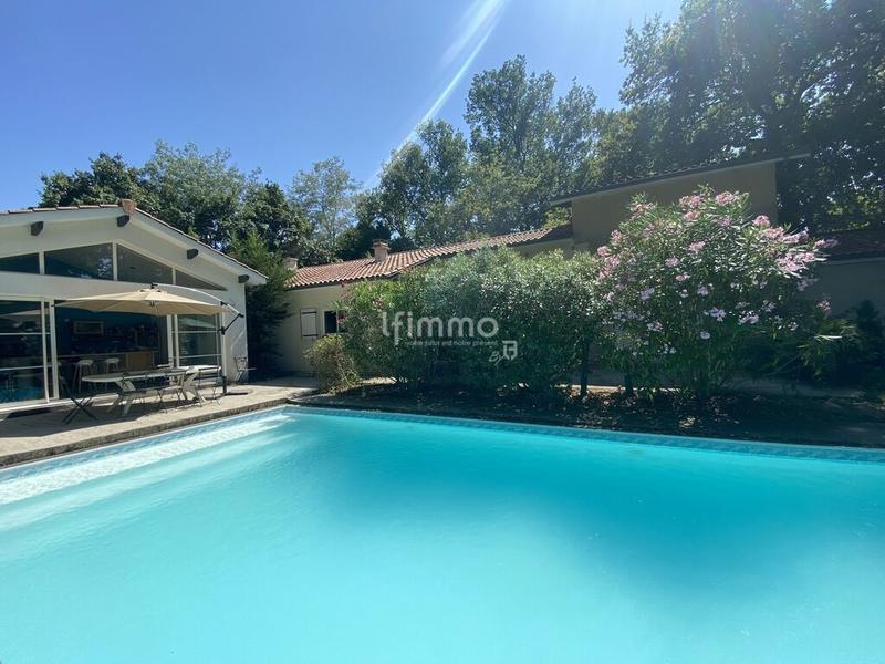 Maison - 209 m² - 6 pièces