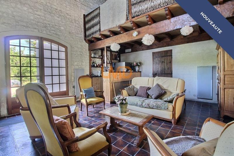 Maison - 244 m² - 7 pièces