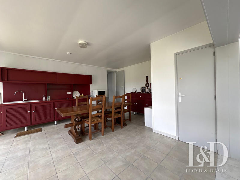 Maison - 374 m² - 10 pièces