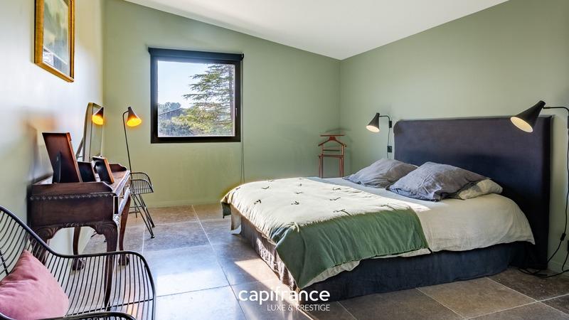 Propriété - 342 m² - 10 pièces