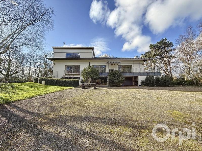 Maison - 450 m² - 8 pièces