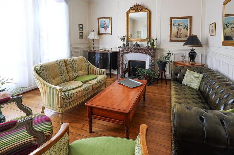 Maison - 240 m² - 8 pièces