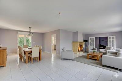 Maison - 199 m² - 6 pièces