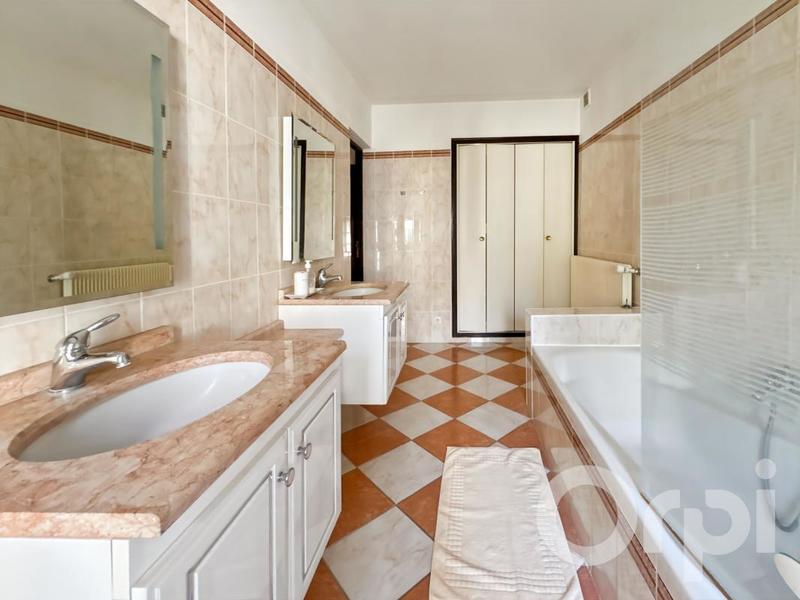 Maison - 278 m² - 7 pièces