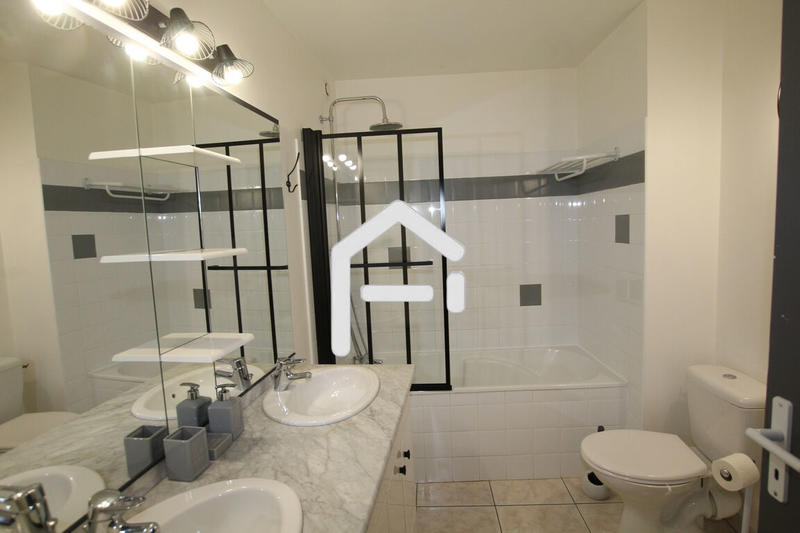 Maison - 840 m² - 22 pièces