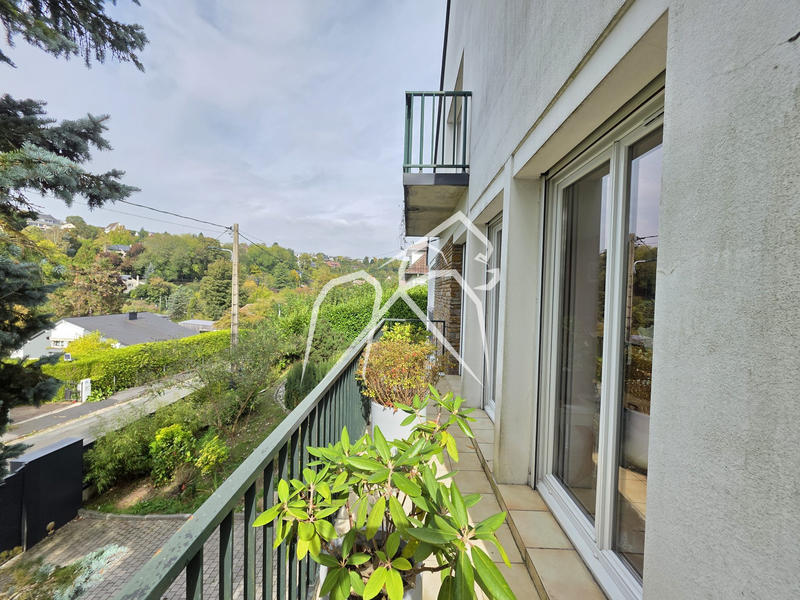 Maison - 220 m² - 7 pièces