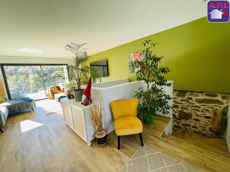 Maison contemporaine - 270 m² - 4 pièces